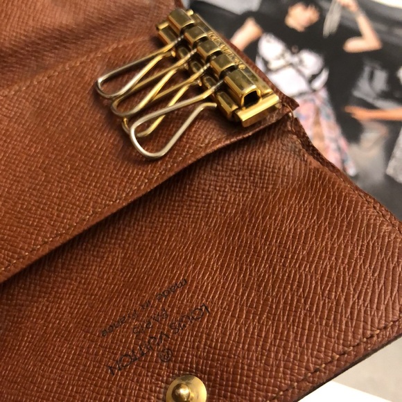 Louis Vuitton Monogram 4 Key Holder - Picture 6 of 11